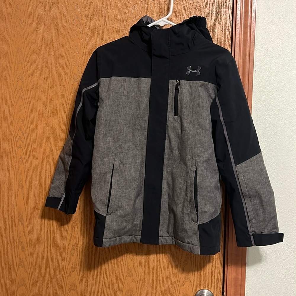 Under armor boys heavy winter coat. Youth medium